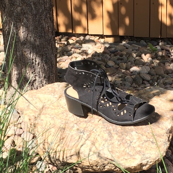 Esprit lotus cutout lace up sandals - Picture 3 of 3